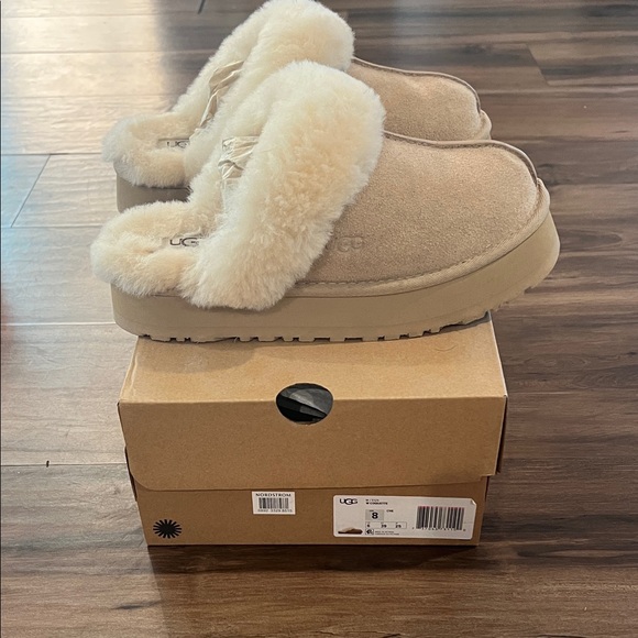 UGG Disquette Slippers - Picture 1 of 8